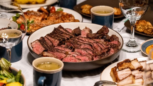 tray of steak with green tea