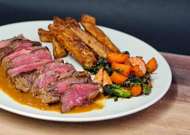 steak with vegi and fries